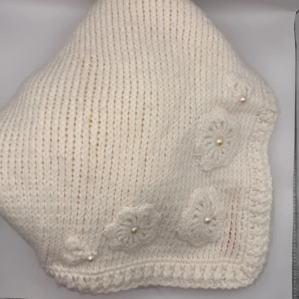Hand Knit Cream Flower Pearl Baby Blanket‎ 52x52 Shimmery Yarn